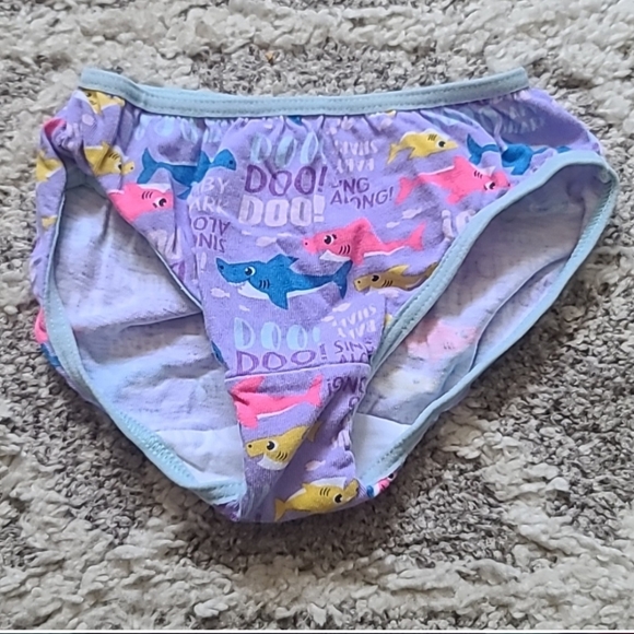 10 for $25 - Pink Fong Baby Shark Girls 2T Underwear (5 pairs) - Picture 6 of 11